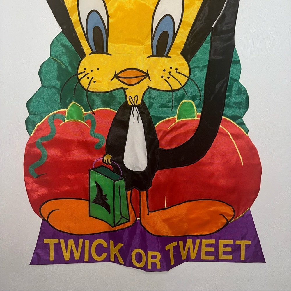 Vtg 1999 Tweety Bird “Twick or Tweet” Halloween Flag - Picture 3 of 7